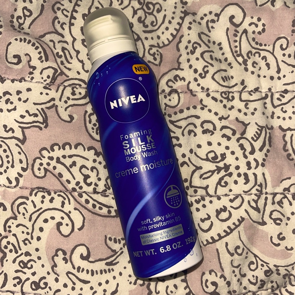 Nivea Creme Moisture Foaming Silk Mousse Body Wash: Brand New! 🤍💙